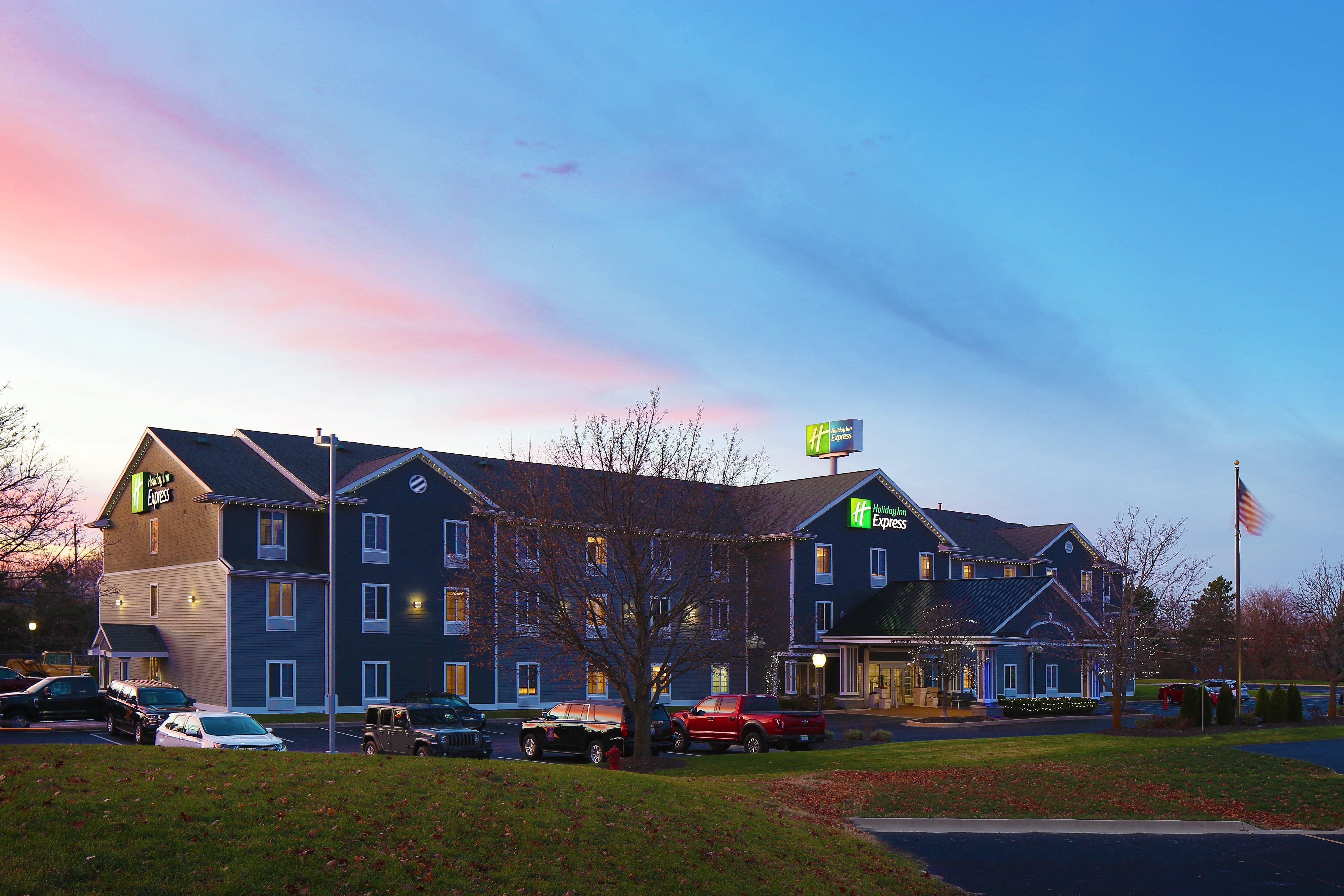 Holiday Inn Express Grand Rapids Southwest By Ihg Грандвіл Екстер'єр фото